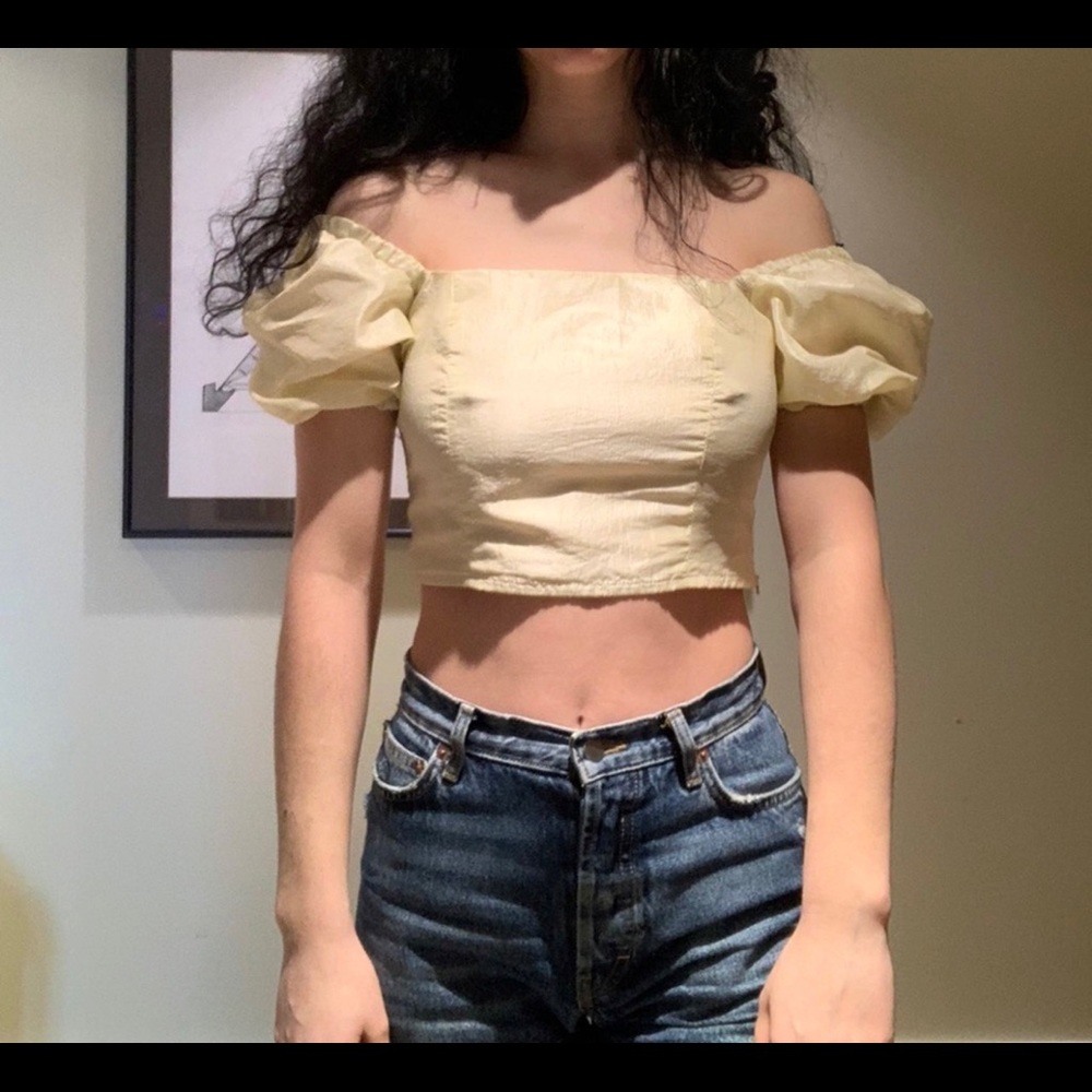 Puff sleeve crop top